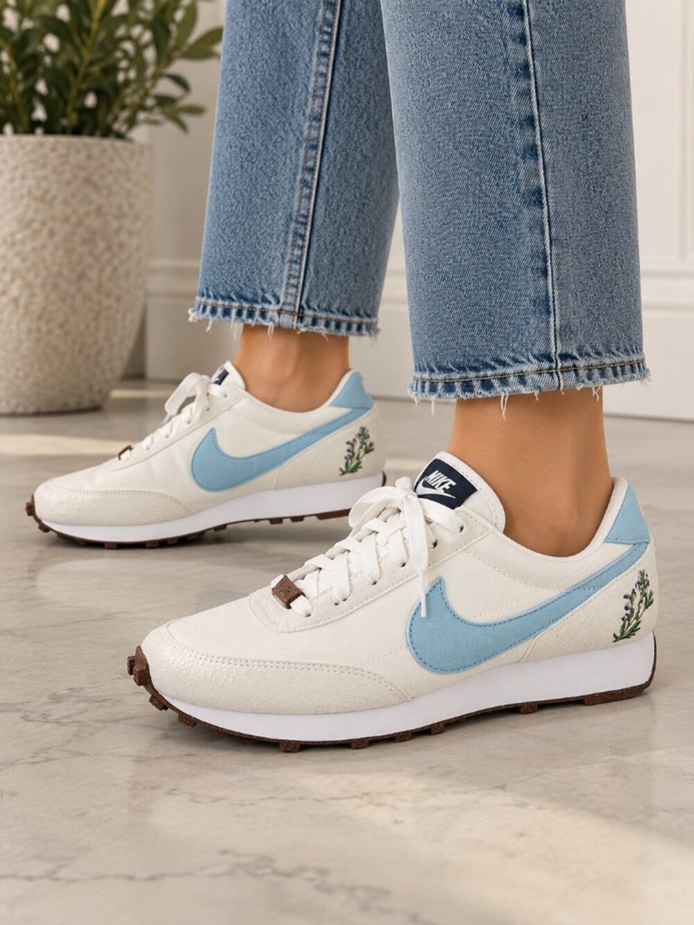 Nike Daybreak SE White Baby Blue Floral Sneakers Women’s 7 DJ1299-101 - Picture 1 of 5